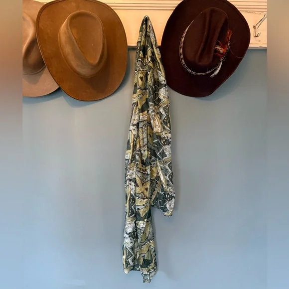 Green silk Scarf - Picture 2 of 8